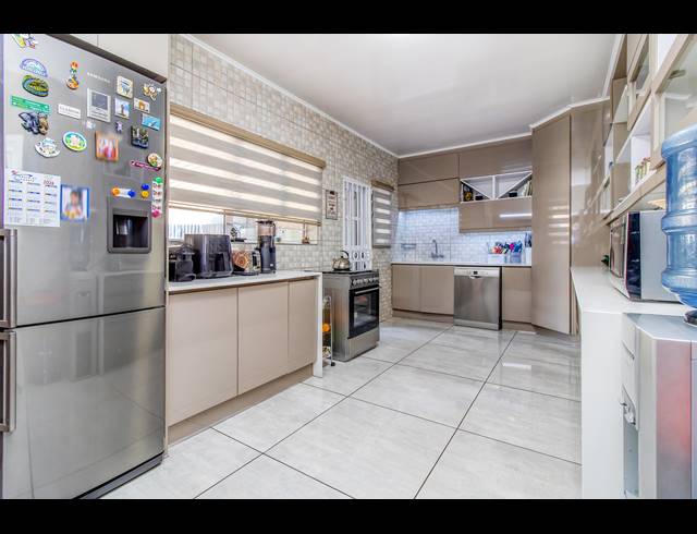 4 BEDROOM FREESTANDING FOR SALE IN MALANSHOF